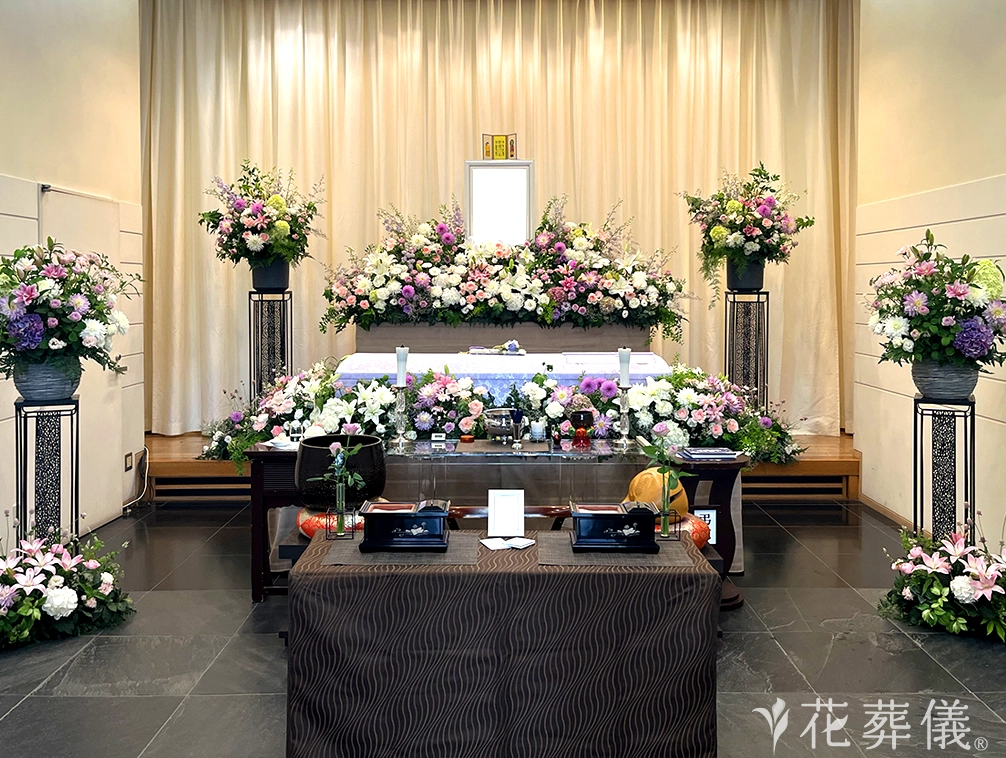 浦安市斎場で葬儀を行ったお客様の祭壇写真01